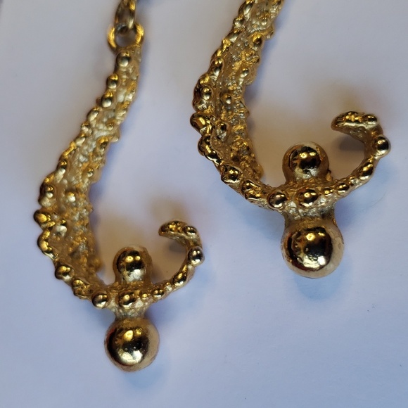 Gold dangle seahorse music note shaped cluster nugget earrings - Picture 6 of 7